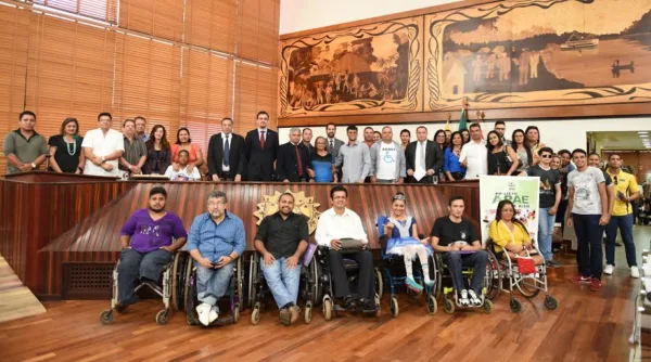 Primeiras cadeiras de rodas, muletas e materiais ortopédicos fabricados no Acre são apresentadas na Aleac