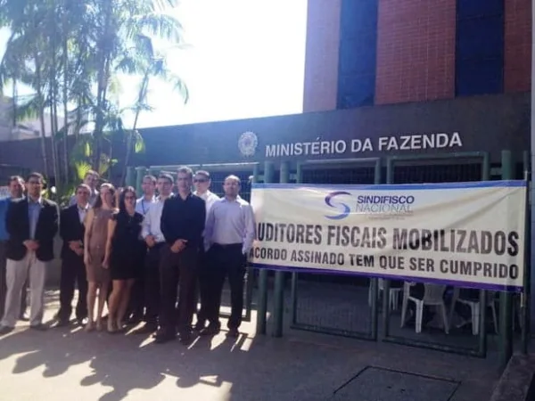 Auditores da Receita aderem movimento nacional e suspendem atendimento no Acre