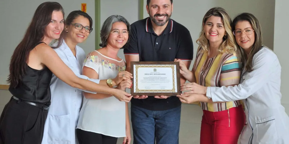 Alan Rick visita Policlínica do Tucumã e entrega premiação nacional à unidade