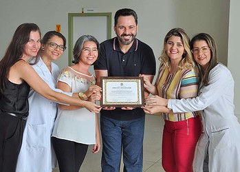 Alan Rick visita Policlínica do Tucumã e entrega premiação nacional à unidade