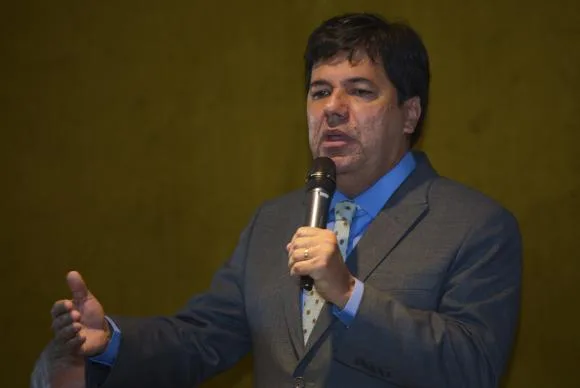 MEC discute reformulação no Fies e quer ampliar número de vagas