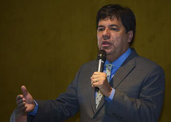 MEC discute reformulação no Fies e quer ampliar número de vagas