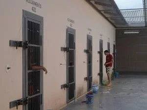 Homem bêbado é preso após invadir casa da ex
