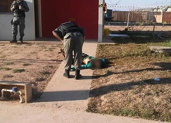 Jovem de 15 anos é morto a tiros e rosto e partes íntimas são queimados