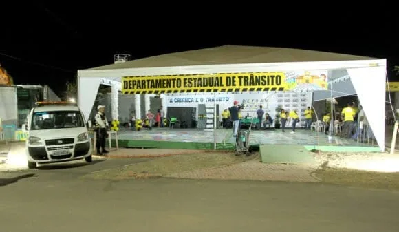 Detran oferece serviços em stand