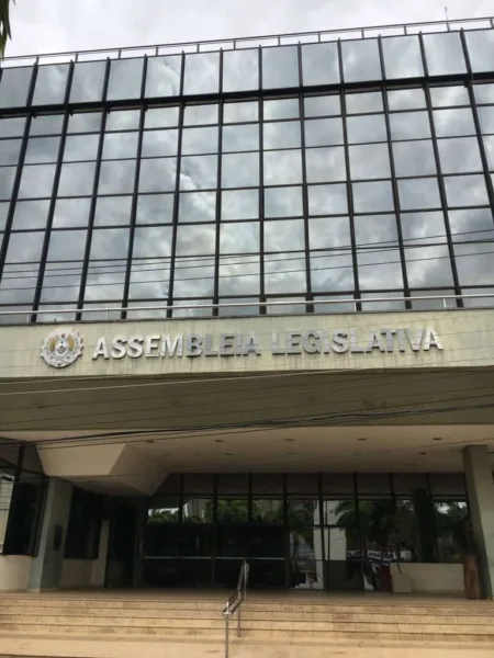 Em sessão solene, deputados comemoram Dia Internacional da Juventude e Dia do Estudante