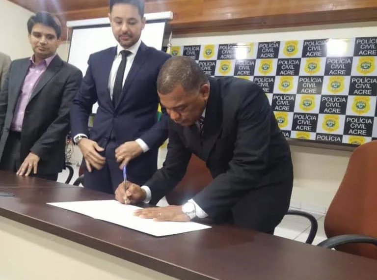 Governo dá posse a novo delegado da Polícia Civil