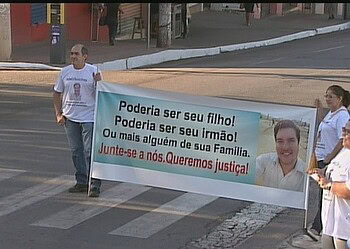 Familiares e amigos de Rafael Frota realizaram manifestos