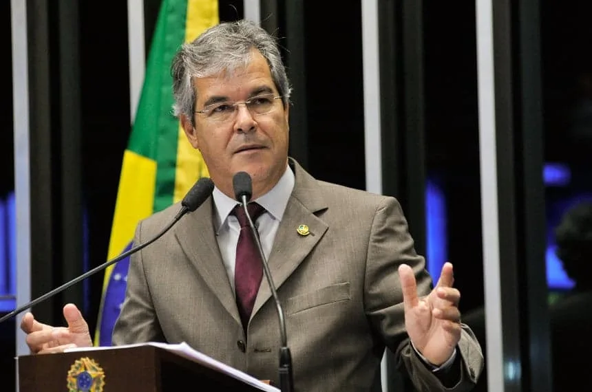 Jorge Viana cobra votação de projeto que pode baratear passagens aéreas