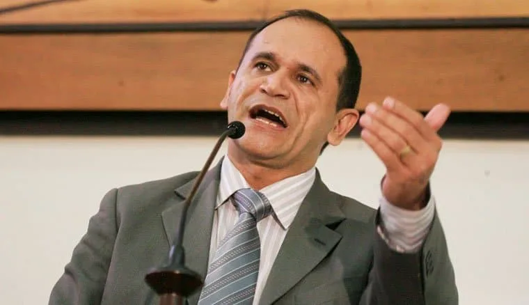 Moisés Diniz assume a vaga deixada pelo deputado federal Sibá Machado