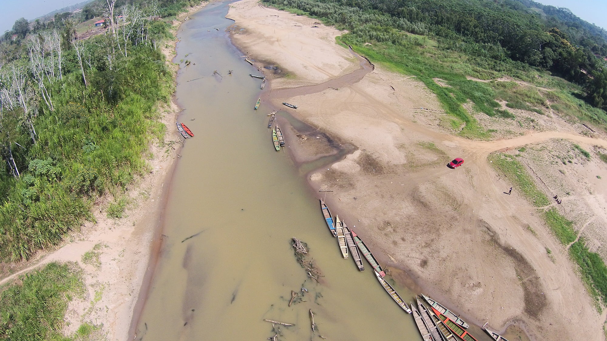 Imagem aérea mostra a realidade preocupante do Rio Acre em Assis Brasil, o manancial corta outros municípios acreanos