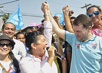 Na esquina da Alegria, Eliane Sinhasique lança campanha para prefeita da Capital 11 Na esquina da Alegria, Eliane Sinhasique lança campanha para prefeita da Capital