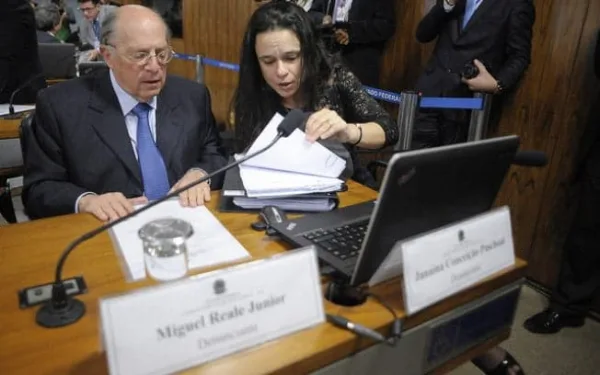 Acusação entrega alegações finais contra Dilma no processo de impeachment
