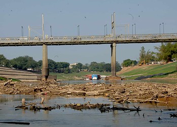Deputados se reúnem com especialistas ambientais para tratar sobre seca do Rio acre