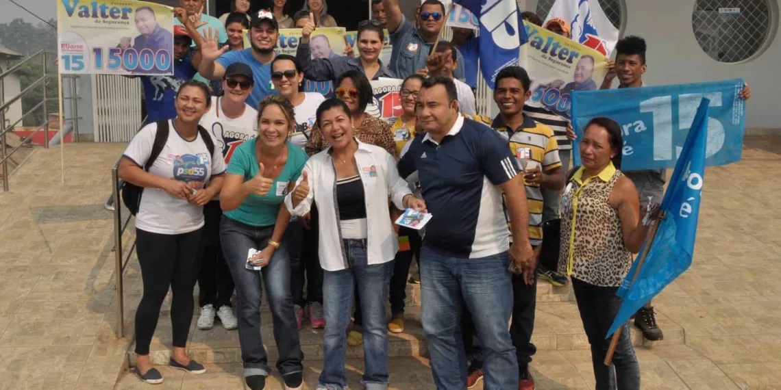 Na Vila Acre, Sinhasique ouve moradores e apresenta propostas