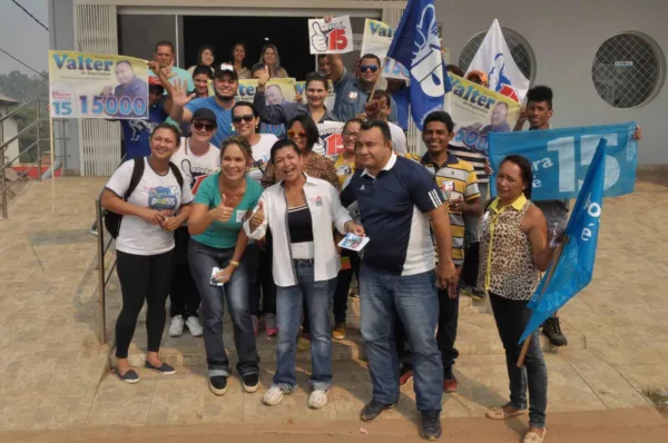 Na Vila Acre, Sinhasique ouve moradores e apresenta propostas