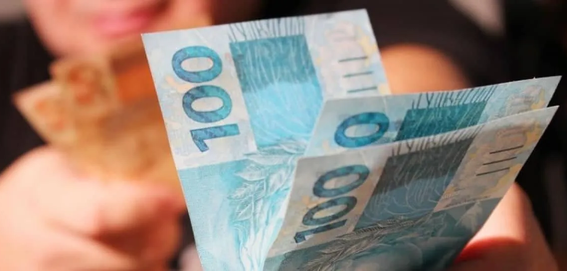 Governo propõe salário mínimo de R$ 1.040 para o próximo ano