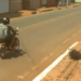 Assaltantes passam em seguida atrás da vítima a abordam ao lado cemitério - foto REPRODUÇÃO
