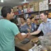 Eliane Sinhasique visita comerciantes e moradores da Antônio da Rocha Viana