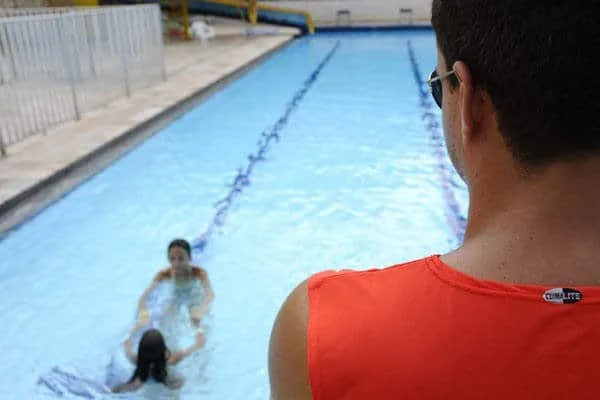 Corpo de Bombeiros alerta sobre os cuidados para evitar acidentes com crianças em piscinas