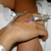 Criança com leucemia consegue doador compatível e mãe precisa de ajuda para se manter em Recife