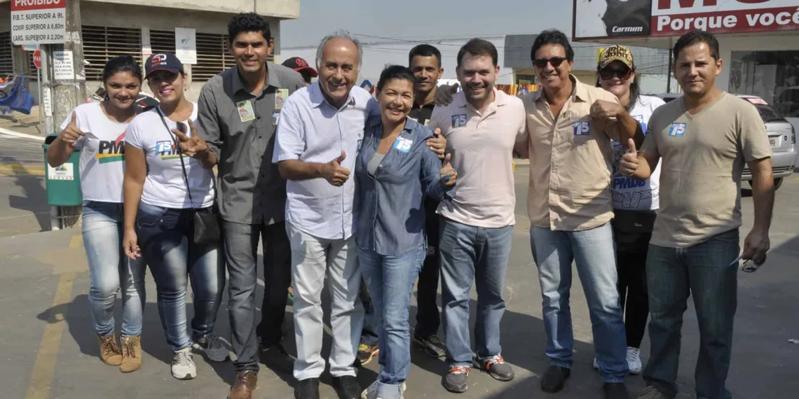 Eliane Sinhasique, Alysson e Bocalom caminham no centro de Rio Branco