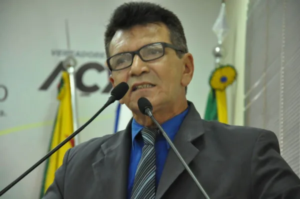 Raimundo Vaz destaca plano de governo durante entrevista no programa do radialista Andrade Filho