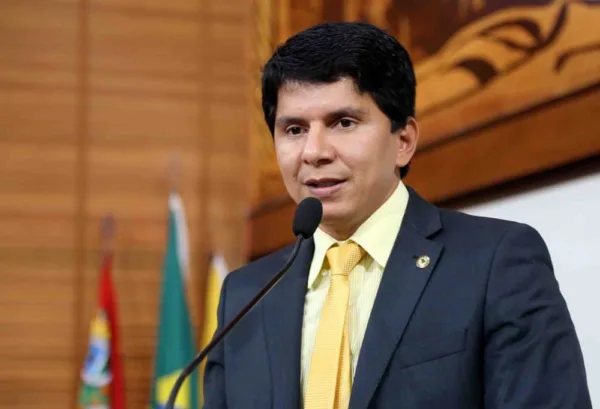 Deputados da situação e oposição divergem sobre discursos de seus candidatos à prefeitura da capital