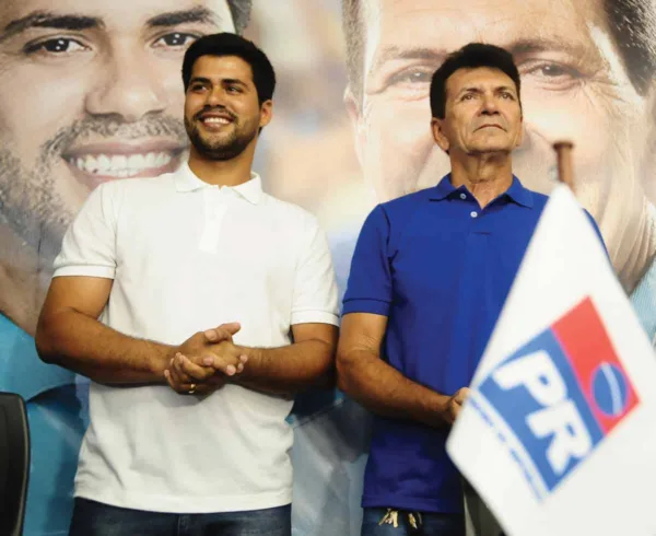 Senador Magno Malta participa de caminhada No bairro Sobral ao lado de Raimundo Vaz