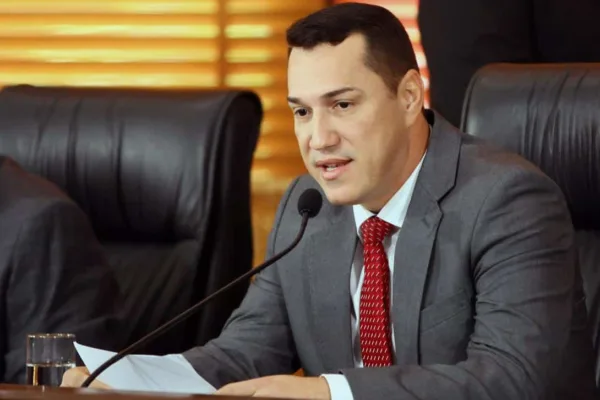 Presidente da Aleac critica ataques realizados, nas redes sociais, contra candidata Eliane Sinhasique