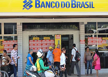 Bancários entram em greve por tempo indeterminado a partir de terça-feira, 6