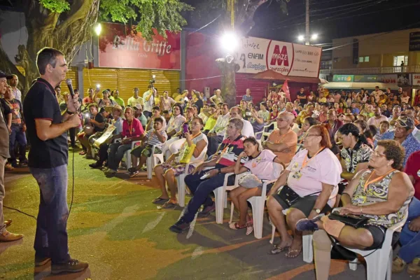 Camelôs e comerciantes do Calçadão da Benjamin Constant abraçam campanha de Marcus Alexandre