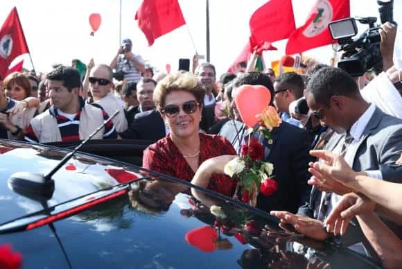 Dilma deixa o Alvorada e segue para Porto Alegre