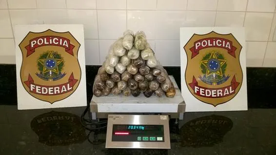 PF apreende 20 kg de cocaína em Acrelândia; 3 pessoas são presas