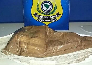 Mulher é presa transportando cocaína em barriga falsa de grávida 8 Mulher é presa transportando cocaína em barriga falsa de grávida