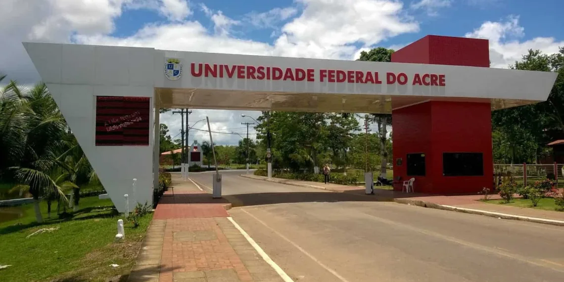 Professores da Ufac aprovam indicativo de greve para o dia 9 de novembro