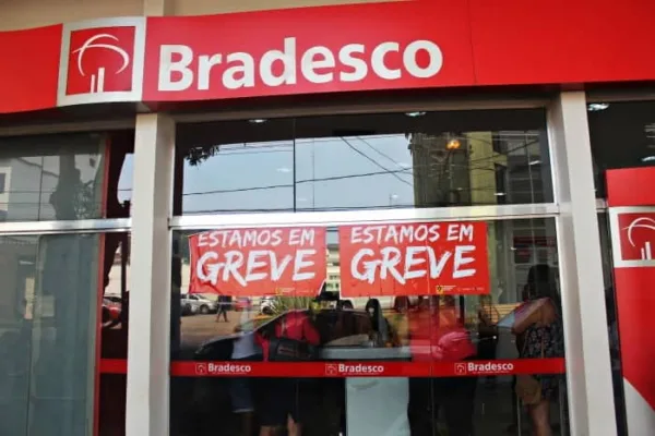 Greve dos bancários completa 30 dias e categoria rejeita proposta apresentada no último dia 28