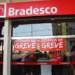 Após 32 dias parados, bancários decidem encerrar greve