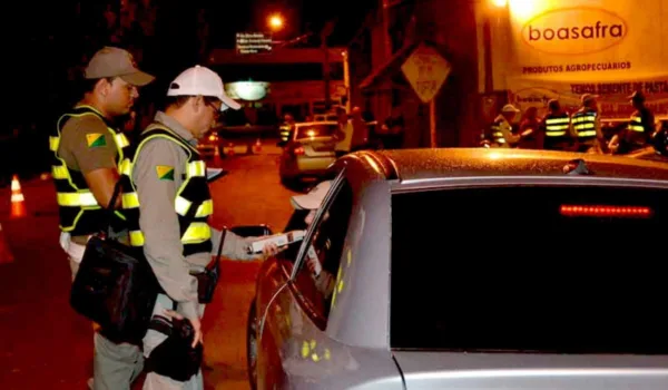 Em novembro haverá aumento no valor das multas de trânsito aplicadas na Álcool Zero