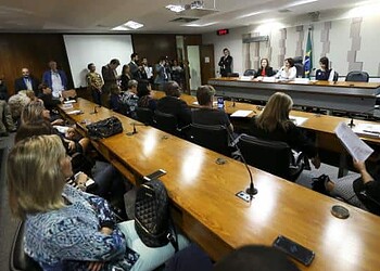 No Senado, especialistas dizem que PEC do Teto vai desconstruir PNE