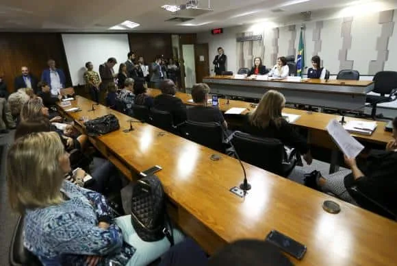 No Senado, especialistas dizem que PEC do Teto vai desconstruir PNE