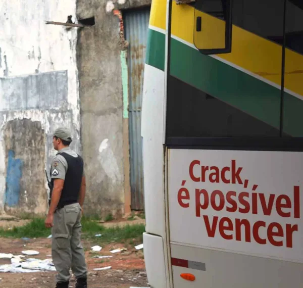 Equipe do ‘Crack, É Possível Vencer’ realiza abordagem na região central