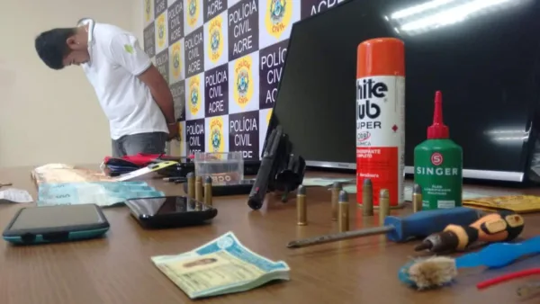 PC prende integrante de quadrilha de arrombadores de caixas eletrônicos com droga, dinheiro e arma