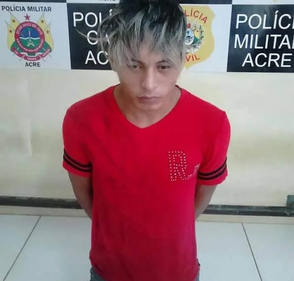 Polícia Militar prende homem com 100 pedras de crack