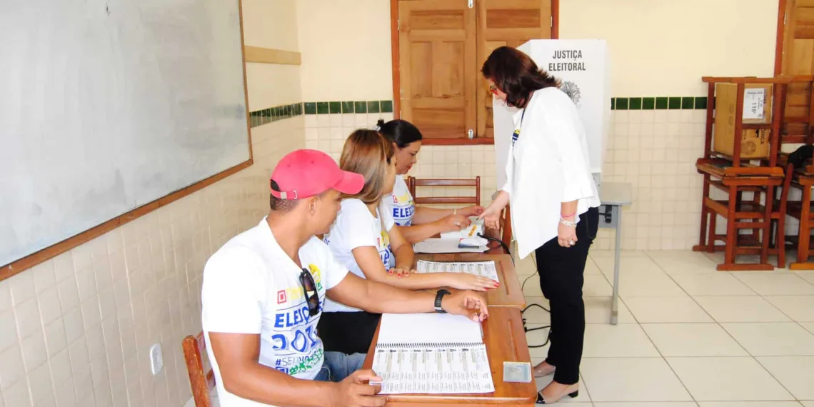 Mais de 445 mil eleitores compareceram às urnas neste domingo no Acre