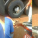 Mulher tem perna dilacerada por carreta na capital