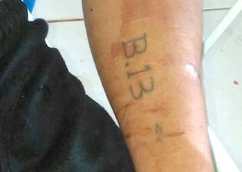 Jovem com tatuagem de facção é morto a tiros