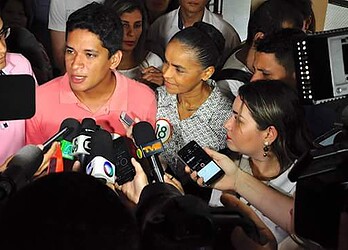 Carlos Gomes votou no Cerb acompanhado do vice e de Marina Silva