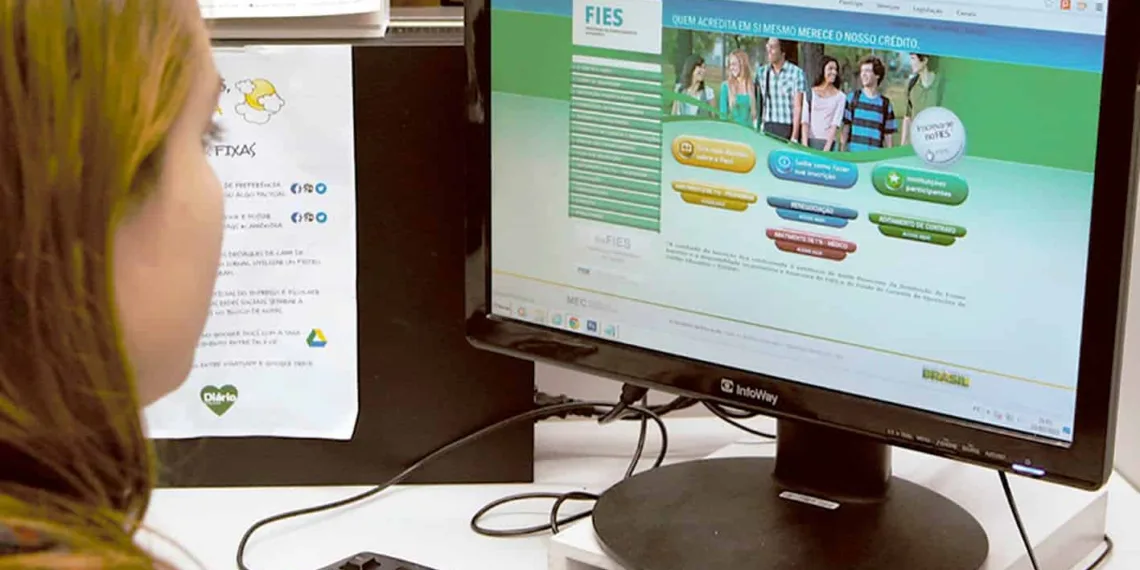 Estudantes poderão iniciar a renovação da matrícula no Fies a partir de hoje