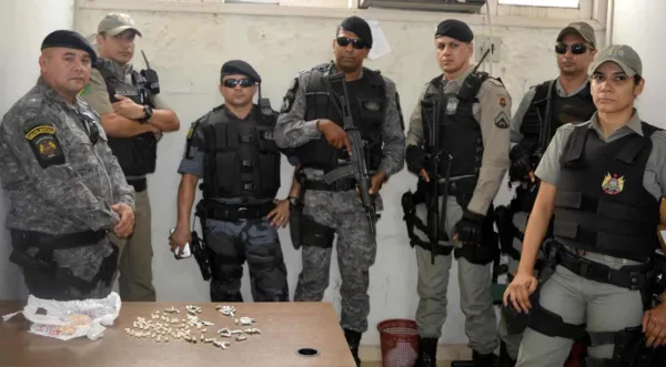Polícia Militar apreende mais 100 pedras de crack no Papoco